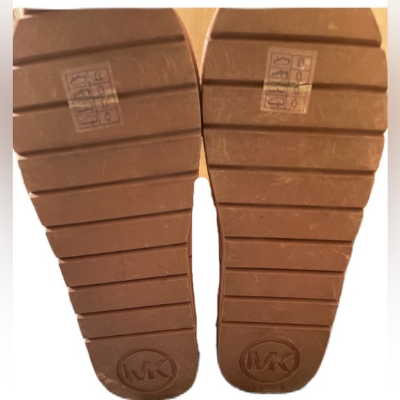 Like new MK winter boots - Picture 3 of 8